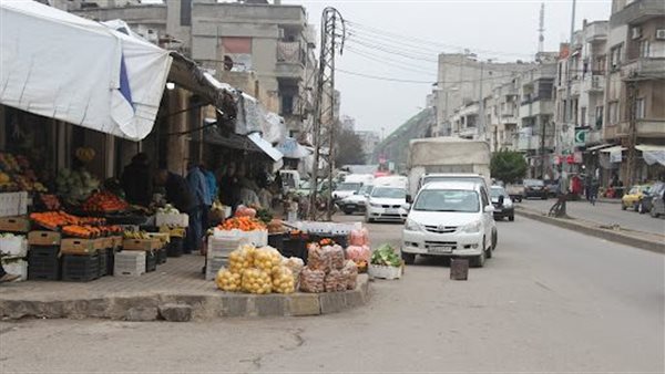 الرصيف لم يعد للمشاة.. قاطني القاهرة بنددون بحالة العشوائية بالشوارع العامة