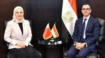 وزير الاستثماريستقبل سفيرة البحرين بالقاهرة لبحث سبل تعزيز العلاقات الاقتصادية المشتركة بين البلدين