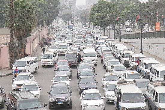 اعرف طريقك.. كثافات مرورية على أغلب الشوارع والطرق الرئيسية بالقاهرة والجيزة