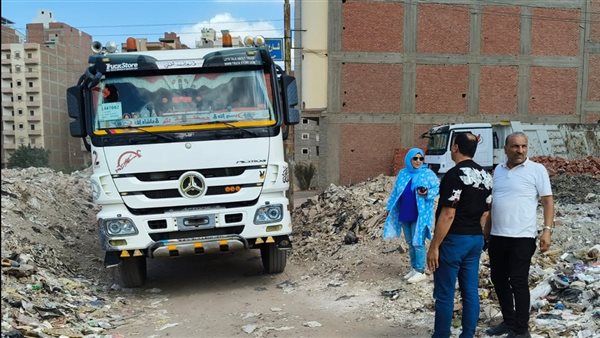 رفع 1،300 طن مخلفات من على جانبي الطريق الدائري في المنصورة