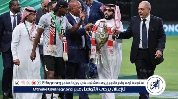 لقطة تتويج الزمالك بكأس السوبر وتحية الجماهير لعبد الواحد السيد لحظة خروجه